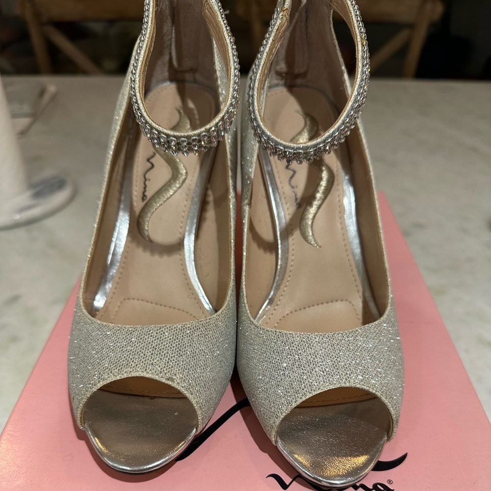 Nina Silver Sparkle Evening Shoe size 6